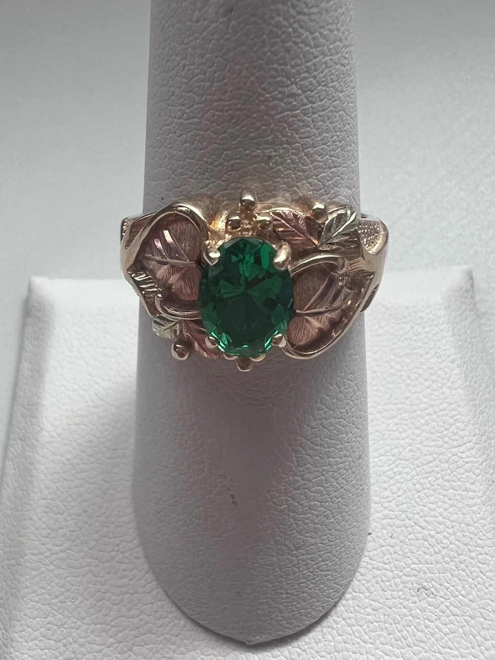Vintage Coleman C.Co 10K Black Hills Gold Green Gemstone Ring Size 8